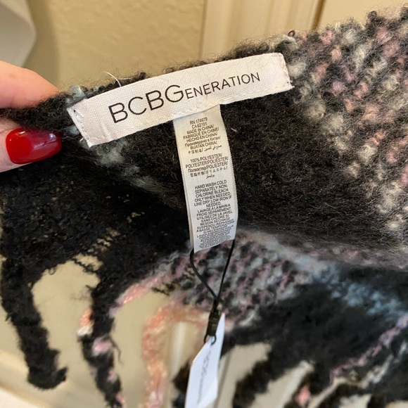 BCBG Generation soft flannel plaid scarf - Picture 2 of 6